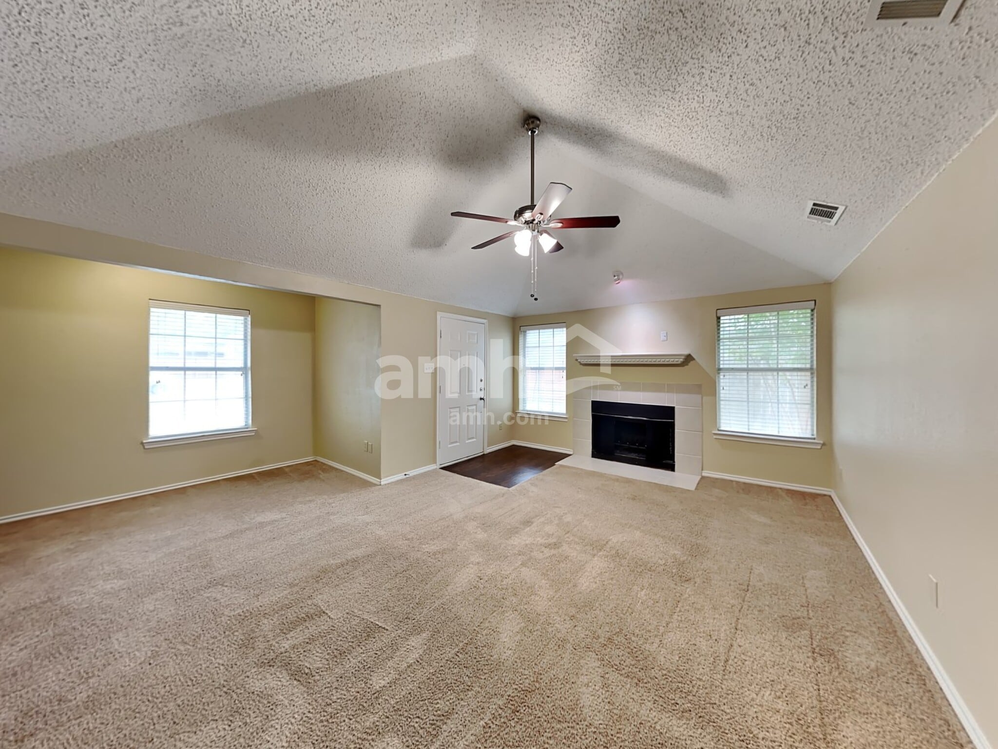 Building Photo - 105 S Winding Oaks Dr
