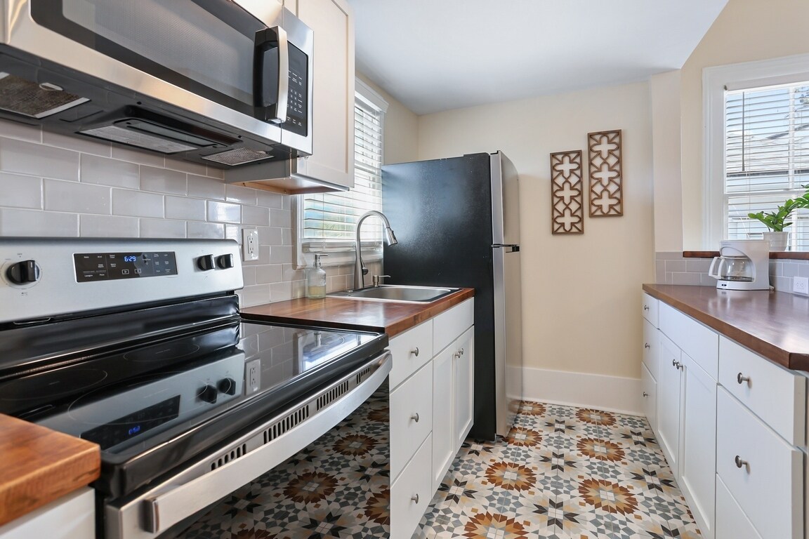 Building Photo - 303 W Park Ave