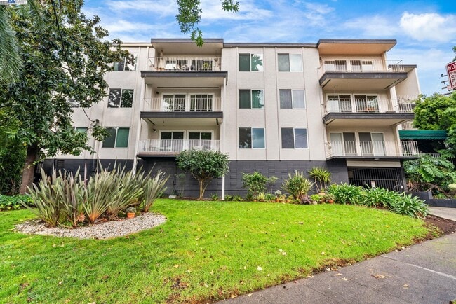 Primary Photo - 695 Mariposa Ave