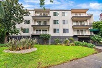 Building Photo - 695 Mariposa Ave