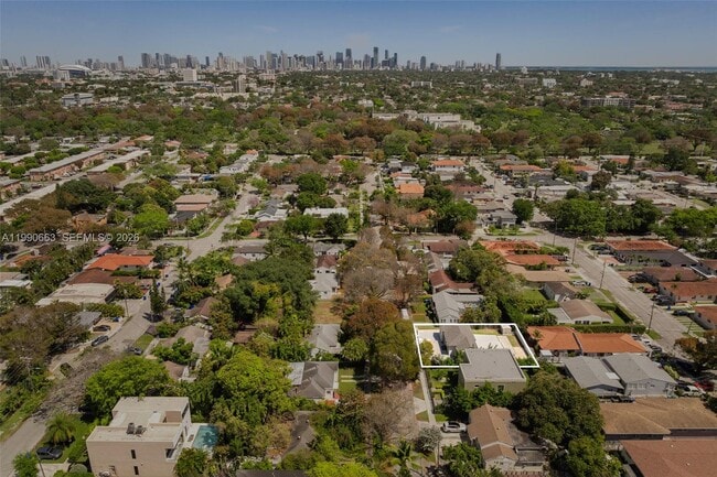 Building Photo - 3640 SW 13th St