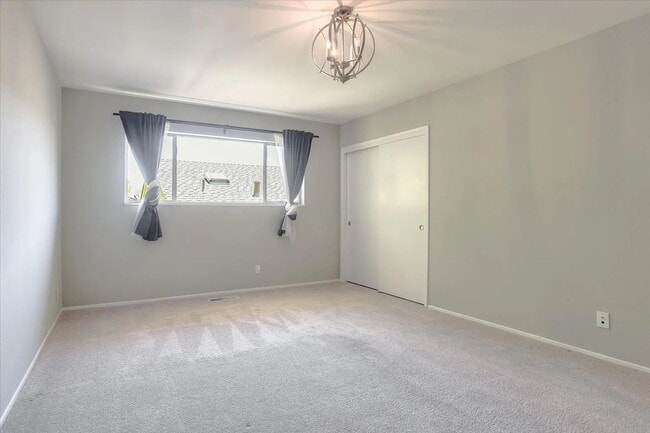 Building Photo - Charming San Mateo Home in a Quiet Countryside Neighborhood