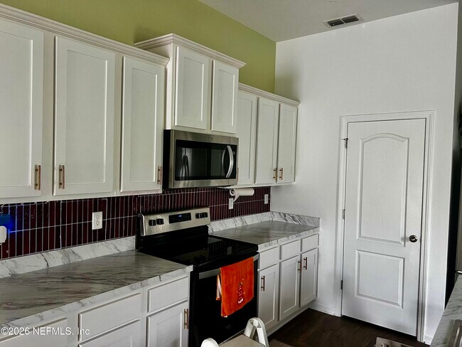 Building Photo - 12450 Russian Olive Rd