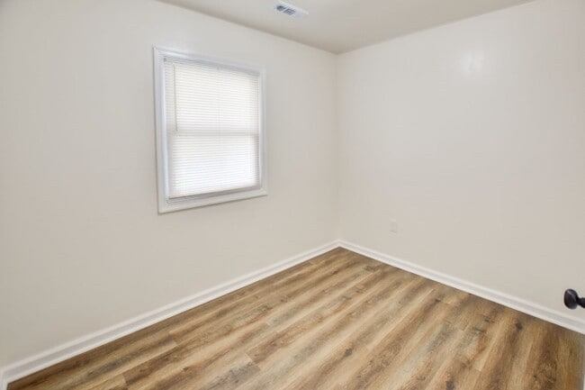 Building Photo - 1923 Bancroft Dr