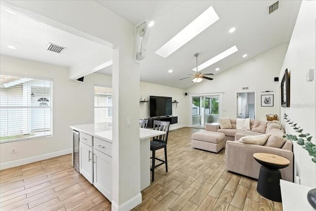 Building Photo - 174 Edgewater Cir