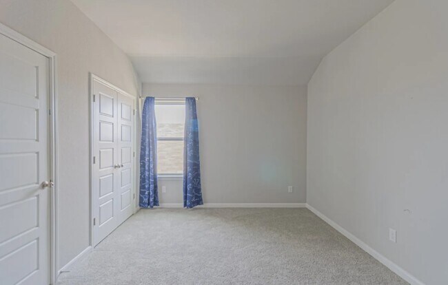 Building Photo - 2511 Seabream Dr