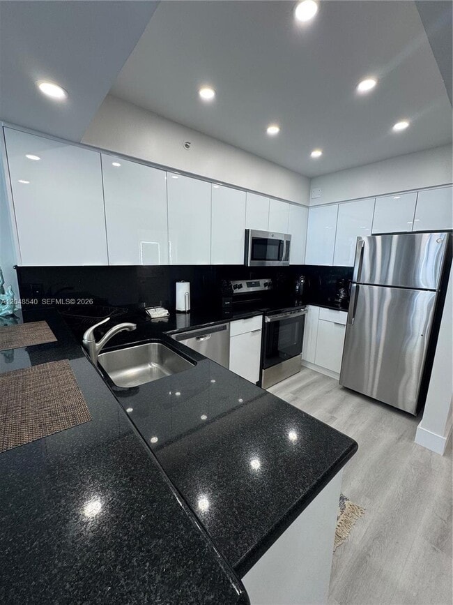 Building Photo - 2501 S Ocean Dr