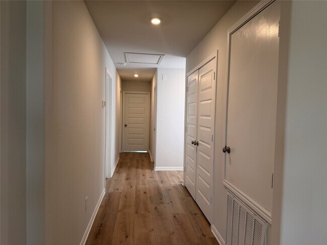 Building Photo - 958 Rd 5702