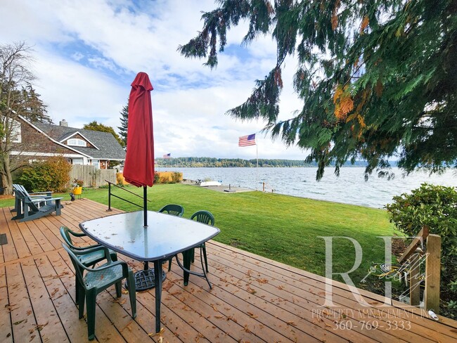 Building Photo - Charming Waterfront Retreat in Poulsbo, Wa...