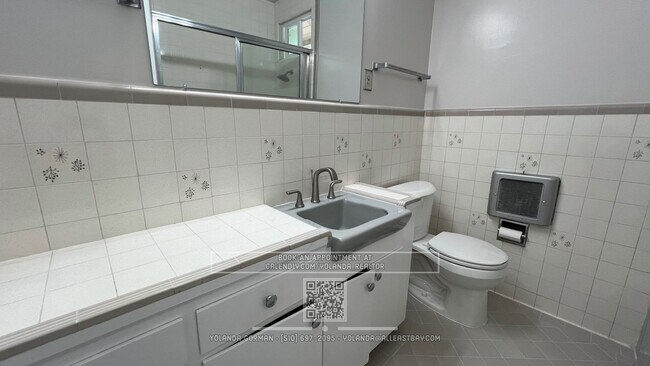 Building Photo - Charming and Spacious 4 bedroom Home in the Heart of Elmwood