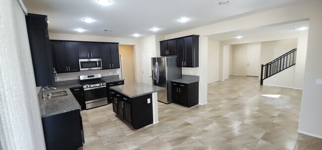 Building Photo - Beautiful 4BED / 3BATH home!