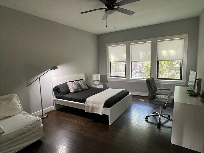 Building Photo - 4920 La Branch St