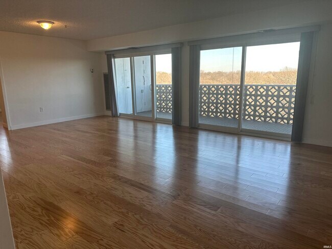 Building Photo - 1100 Erie Ave