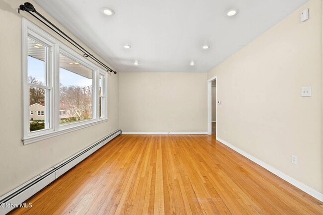 Building Photo - 165 S Pine Ave