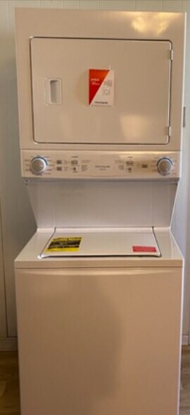 Building Photo - 1420 3rd Ave