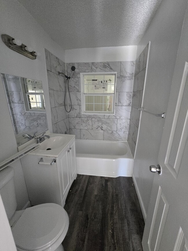 Building Photo - 2501 NE 16th St