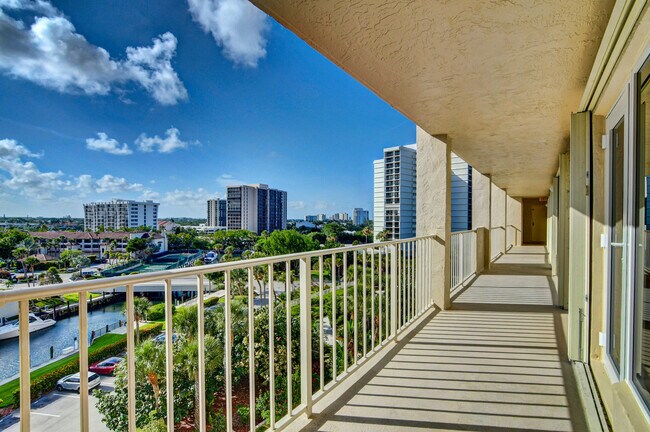 Building Photo - 4301 N Ocean Blvd