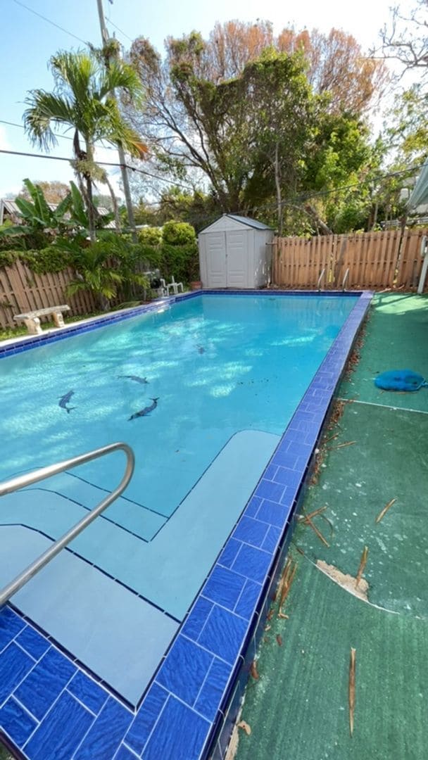 Building Photo - Single Family Home with Private Pool - 2 Bedroom plus bonus room!