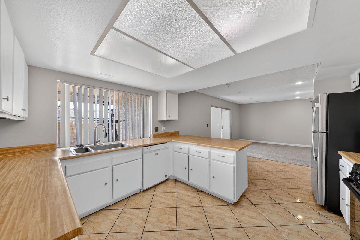Building Photo - 389 Summer Creek Ct