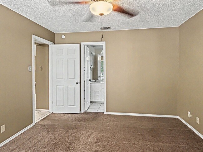 Building Photo - 12446 Starcrest Dr