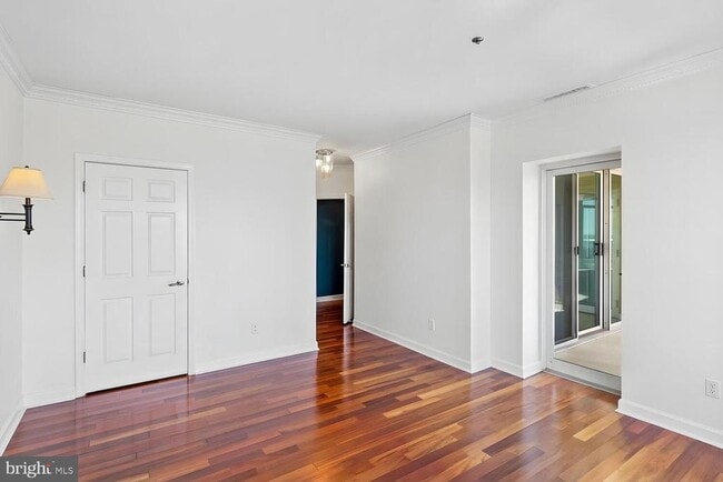 Building Photo - 100 Harborview Dr