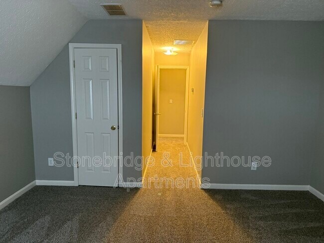 Building Photo - 2804 Coyote Ct