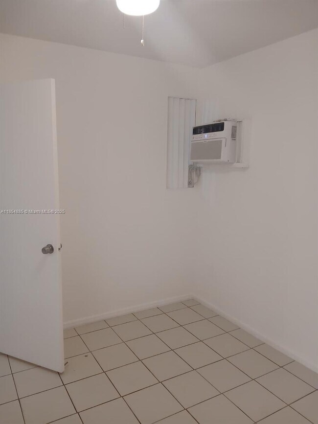 Building Photo - 3970 NW 30th Terrace