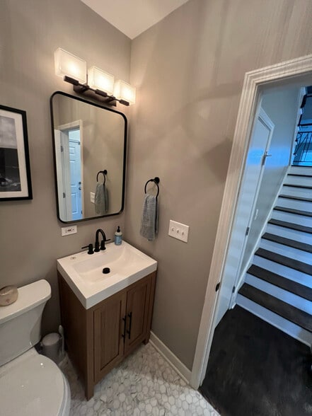 Building Photo - 937 N Willard Ct