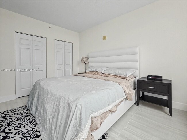 Building Photo - 1755 E Hallandale Beach Blvd