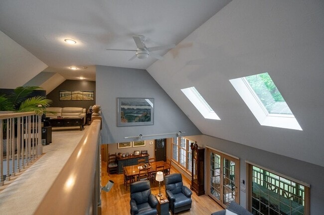 Building Photo - 39 Robertson Dr