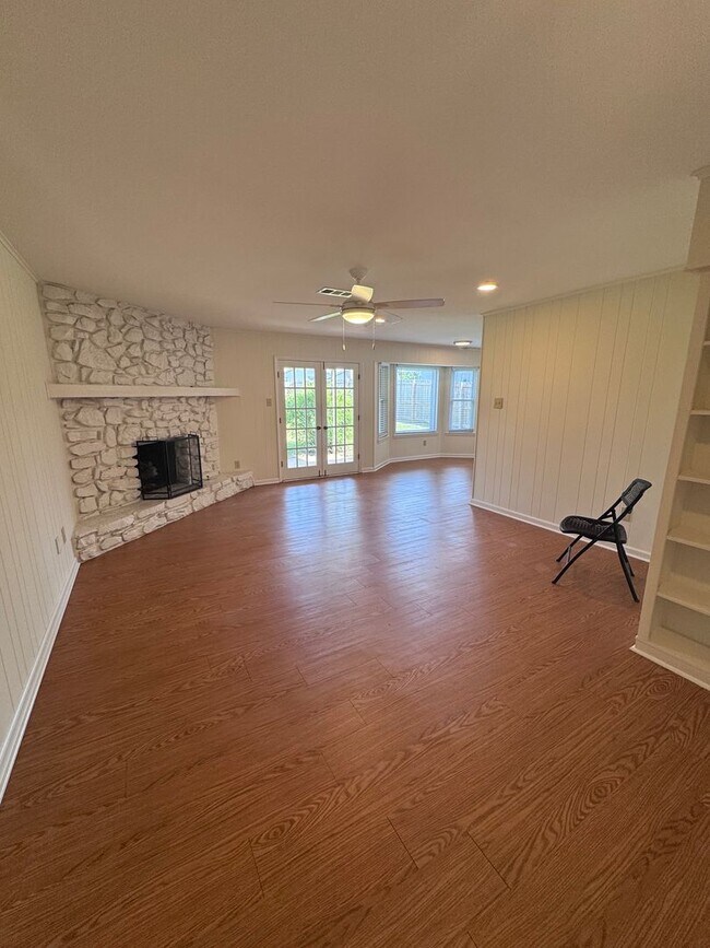 Building Photo - 1115 Briar Creek Rd