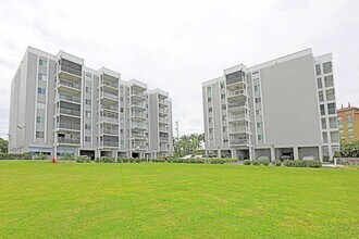 Building Photo - Palm Beach Landings  2885-502A