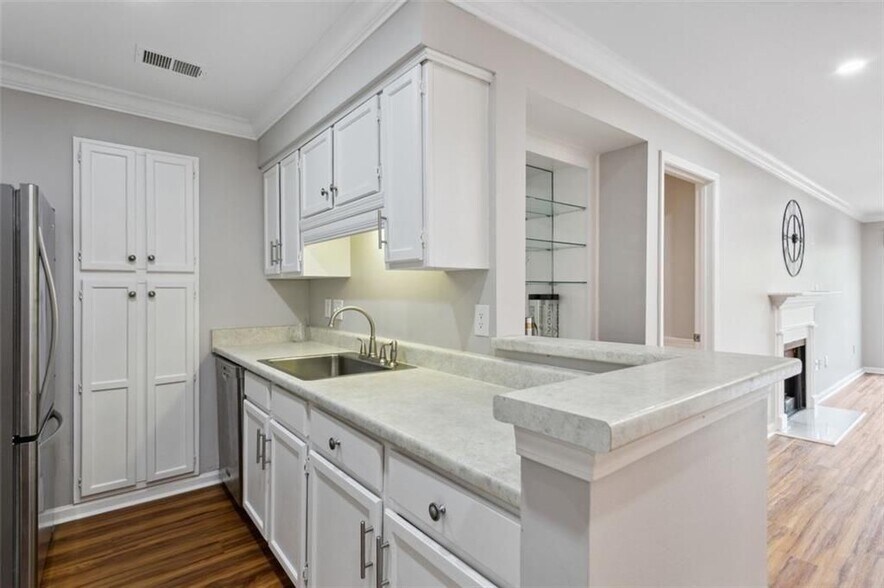 Building Photo - 23214 Plantation Dr NE