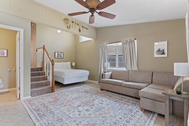 Primary Photo - 2004 Capitol Ave