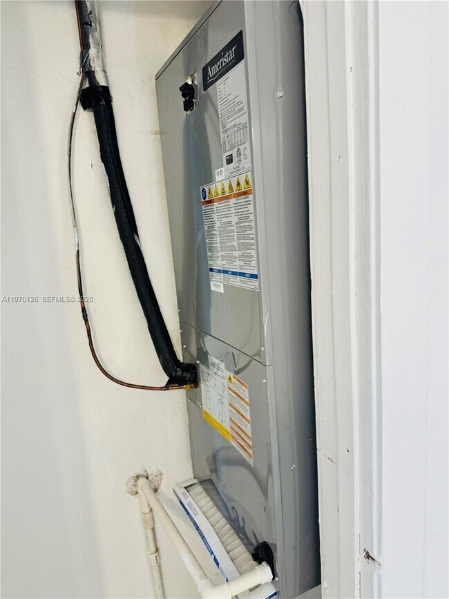 Building Photo - 2411 Rodman St