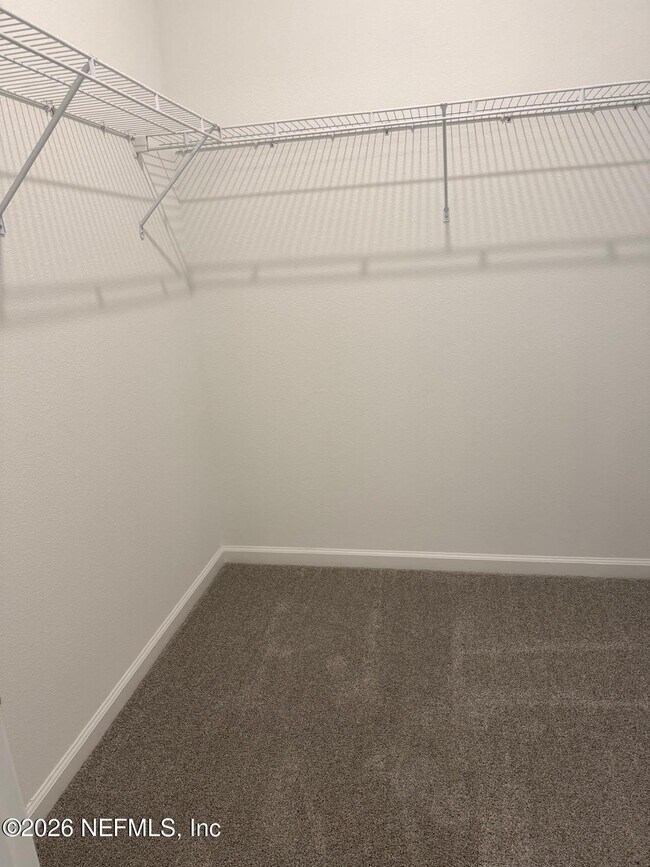 Building Photo - 644 Farmfield Dr