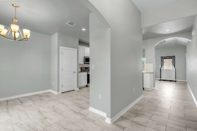 Building Photo - 5983 Midcrown Dr