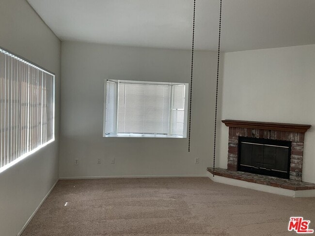 Building Photo - 544 N Orange Ave