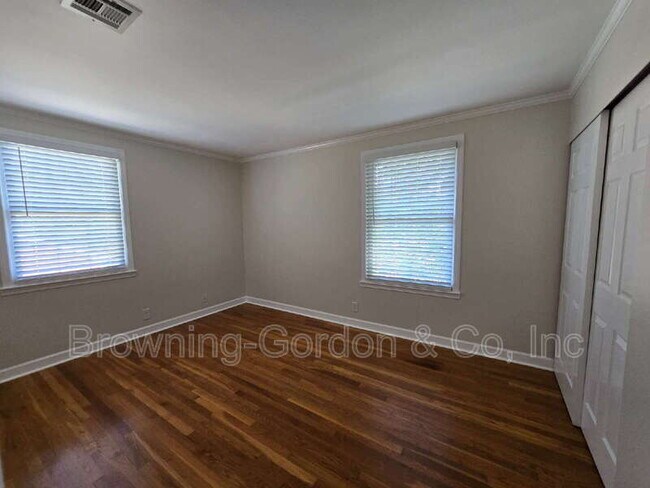 Building Photo - 927 Neuhoff Ln