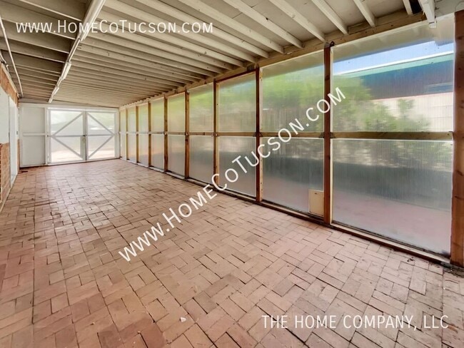 Building Photo - 720 W Alturas St