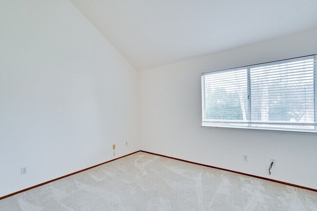 Building Photo - Hidden Silicon Valley Oasis! 2BR/2.5BA Townhome with TWO Private Patios, 2 Dedicated Parking Spac...