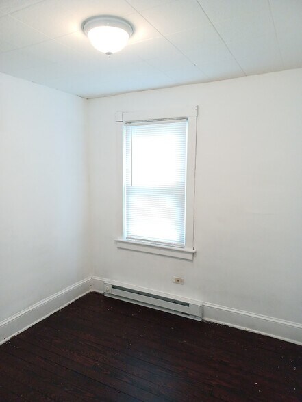 Bedroom 3 - 2437 Sycamore St