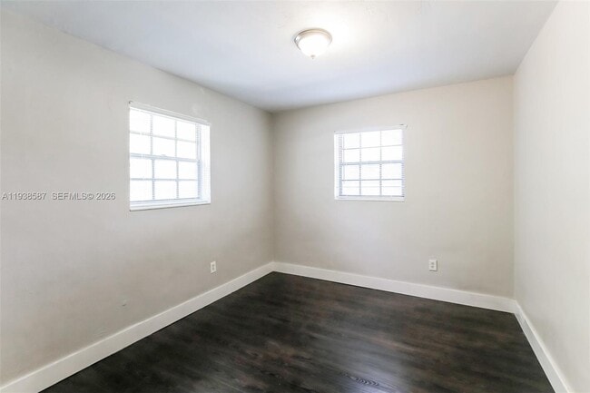 Building Photo - 1315 NE 203rd St