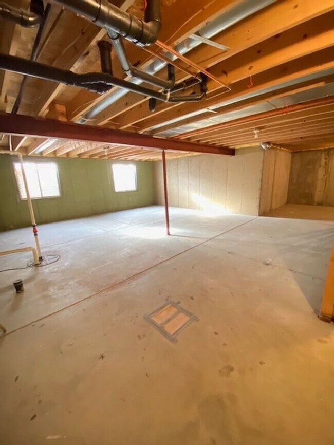 Building Photo - Beautifully Maintained 2 Bed, 2 Bath Ranch Style Townhome with 2 Car Garage in East Loveland