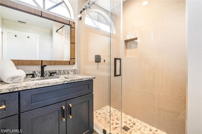 Building Photo - 1911 SE 32nd Terrace