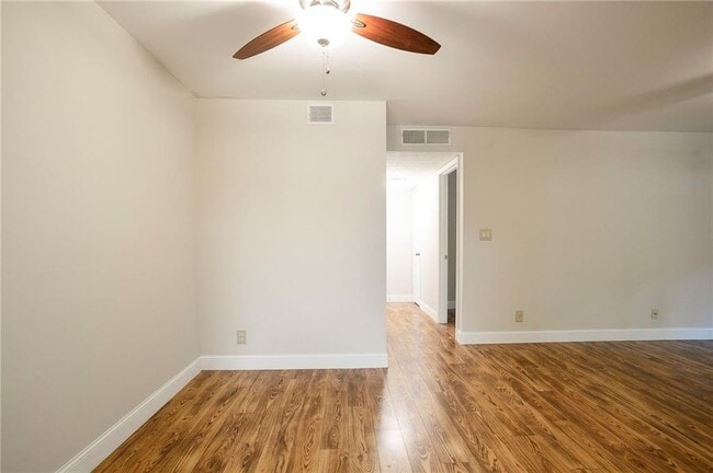 Building Photo - 408 River Run Dr