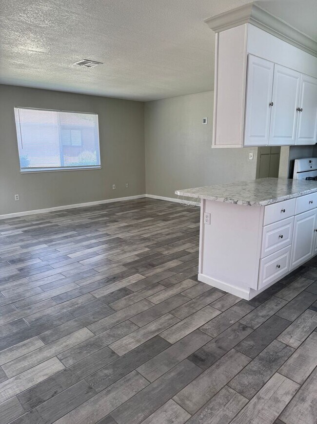 Building Photo - 2556 Sabre Ct