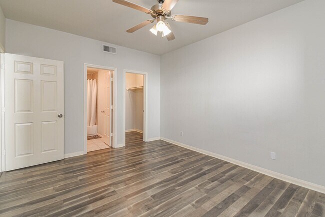 Building Photo - 6289 Wilcrest Dr