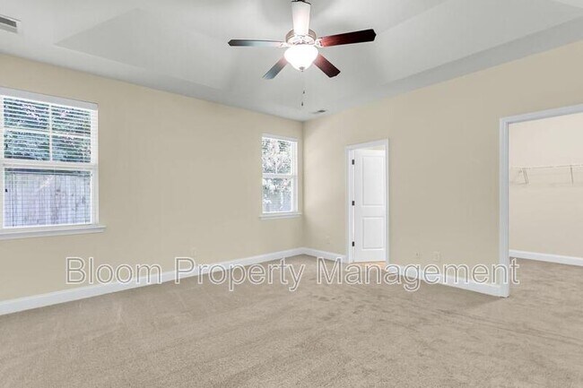 Building Photo - 2649 Lohr Dr