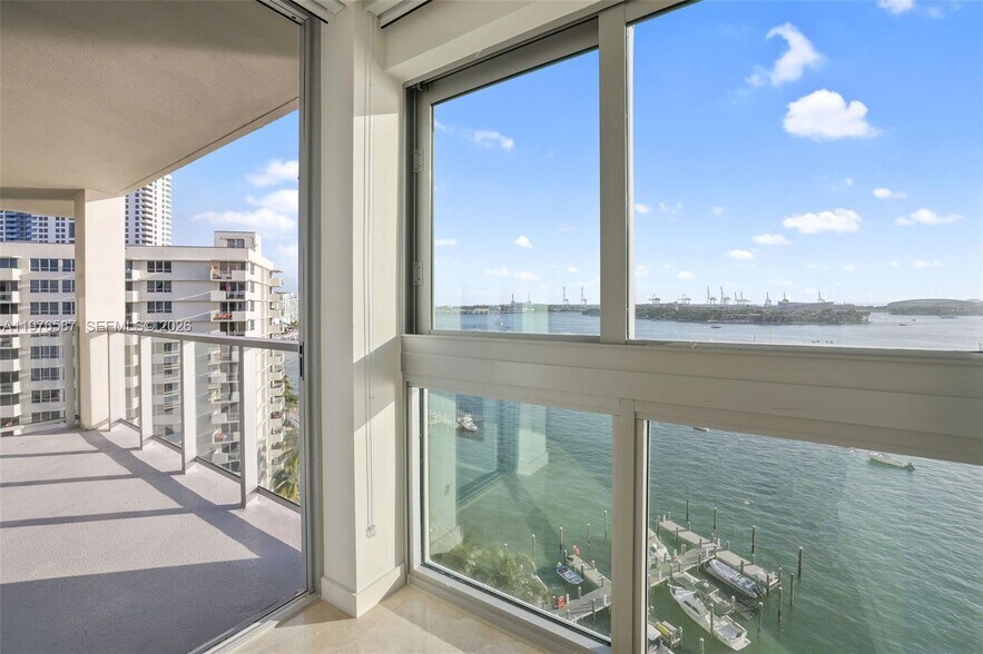 Building Photo - 1500 Bay Dr